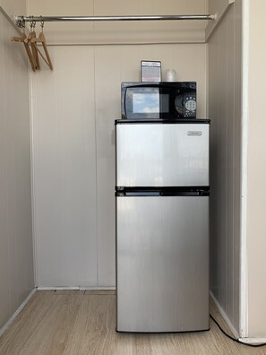 Standard Room, 1 King Bed | Free WiFi, bed sheets - Cabana Motel (Ocean City)