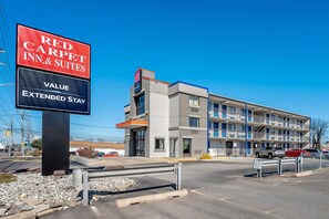 A Red Carpet Inn & Suites with a value extended stay option. - Red Carpet Inn- Maple Shade/Philadelphia (Maple Shade)
