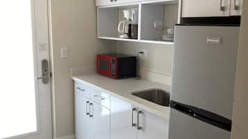 Full-size fridge, microwave, stovetop, coffee/tea maker
