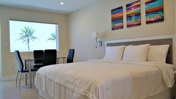 2 bedrooms, Egyptian cotton sheets, premium bedding, down duvets