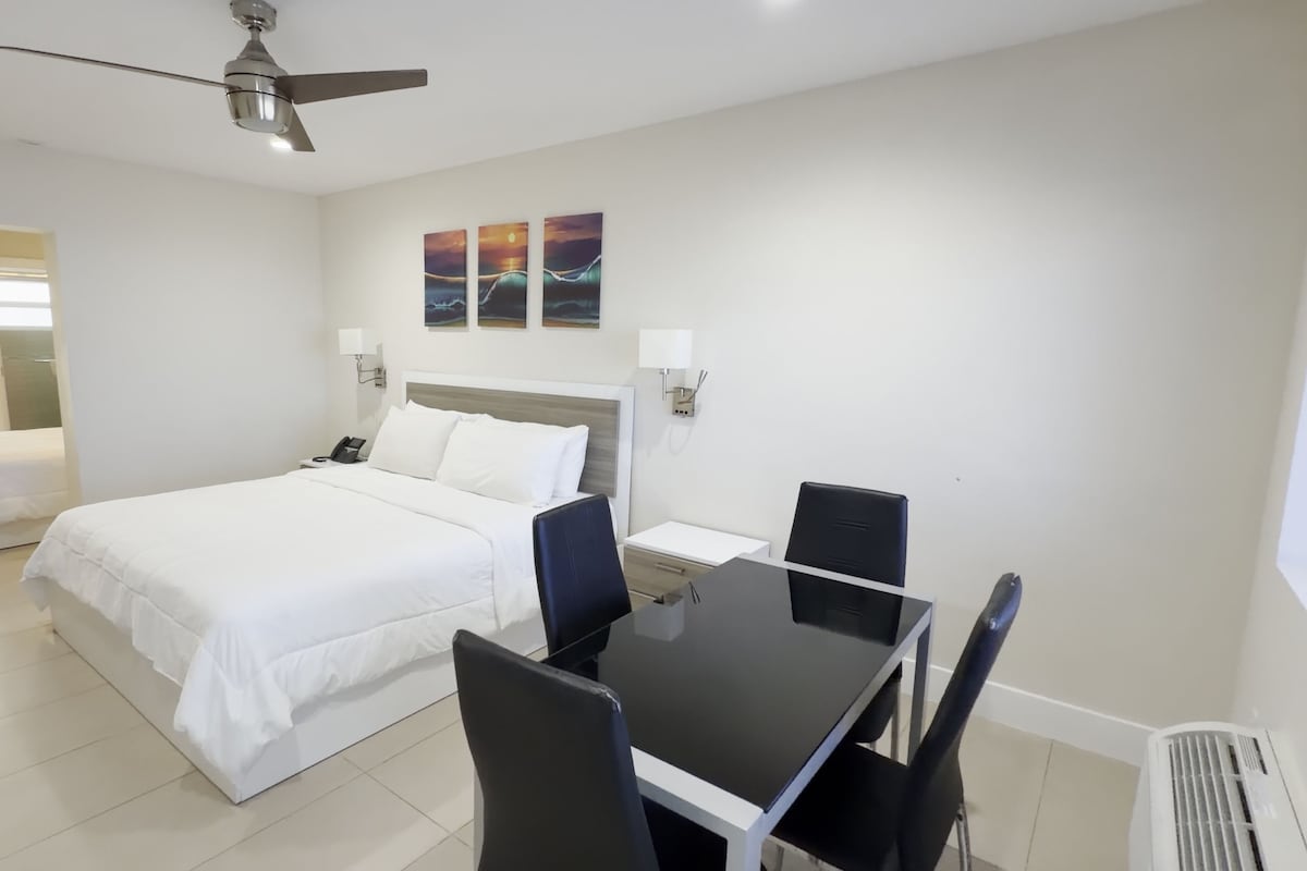 Deluxe Oceanfront King Suite (Second Floor) | 2 bedrooms, Egyptian cotton sheets, premium bedding, down comforters
