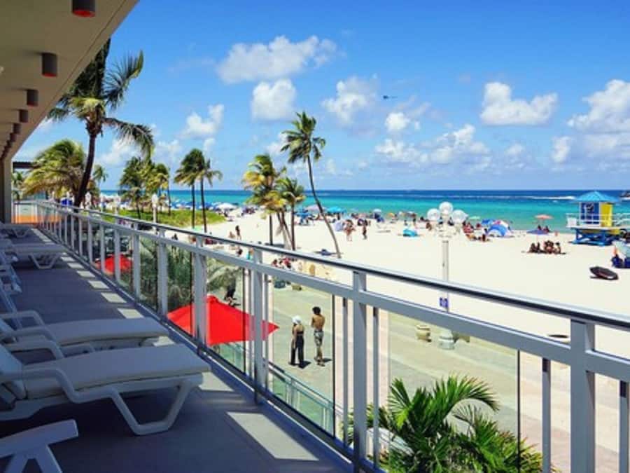 Deluxe Oceanfront King Suite (First Floor) | Beach/ocean view