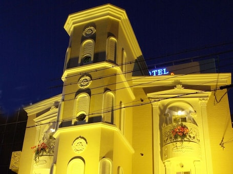 Front of property - evening/night
