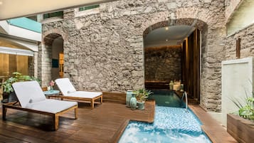 Indoor pool, pool loungers