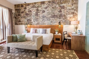 Premium bedding, in-room safe, desk, iron/ironing board - Edelmira Hotel Boutique (Guanajuato)