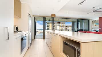 2 bedroom apartment, Ocean View | Private kitchen