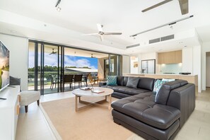 Executive Apartment, 2 Bedrooms, Lagoon View, Beachside | Individually decorated, individually furnished, iron/ironing board