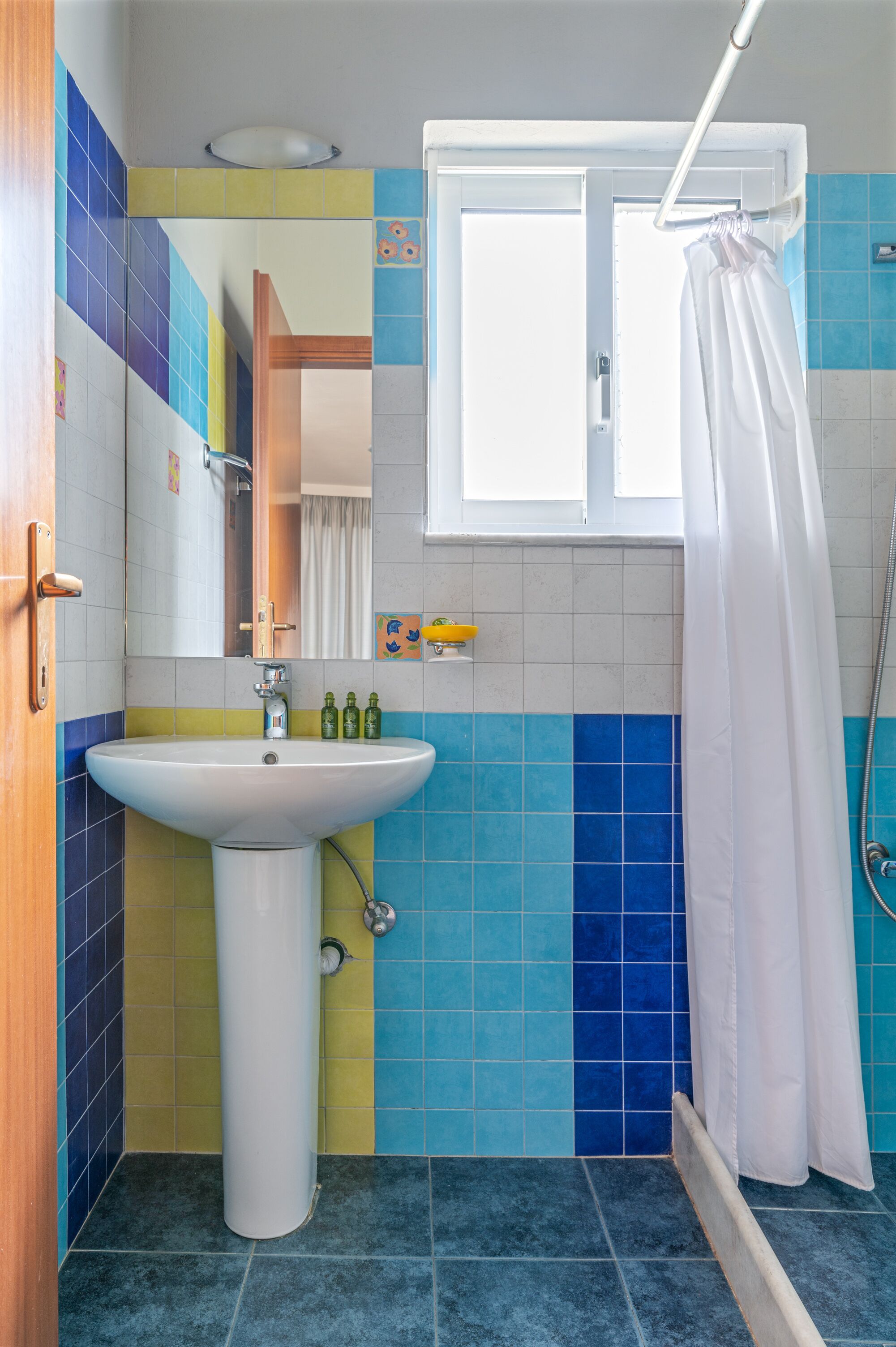 superior double room, sea view | bathroom | shower, hair dryer, towels, soap