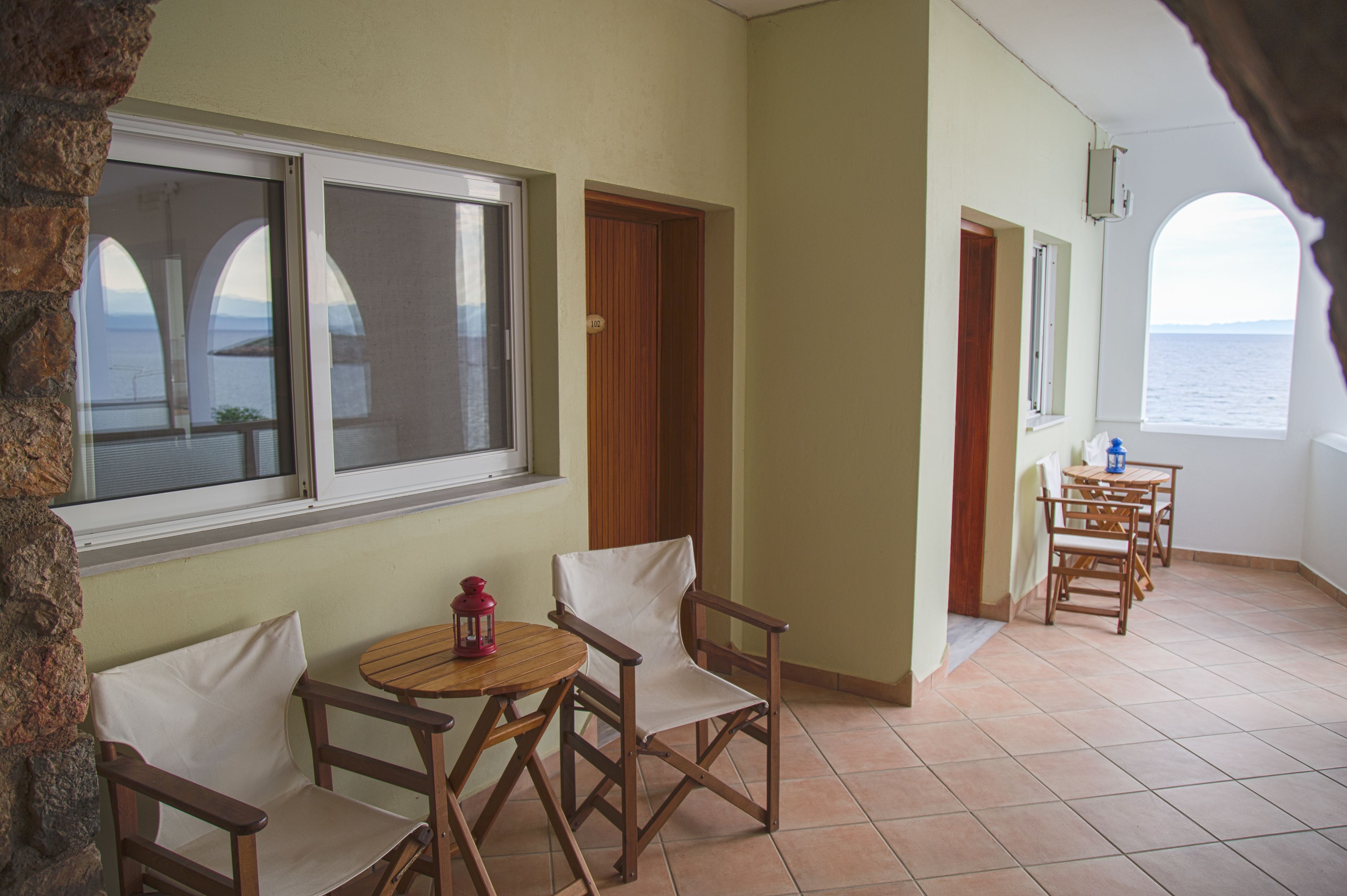 Family, Sea Front Apartment | Rideaux occultants, chambres insonorisées, fer et planche à repasser