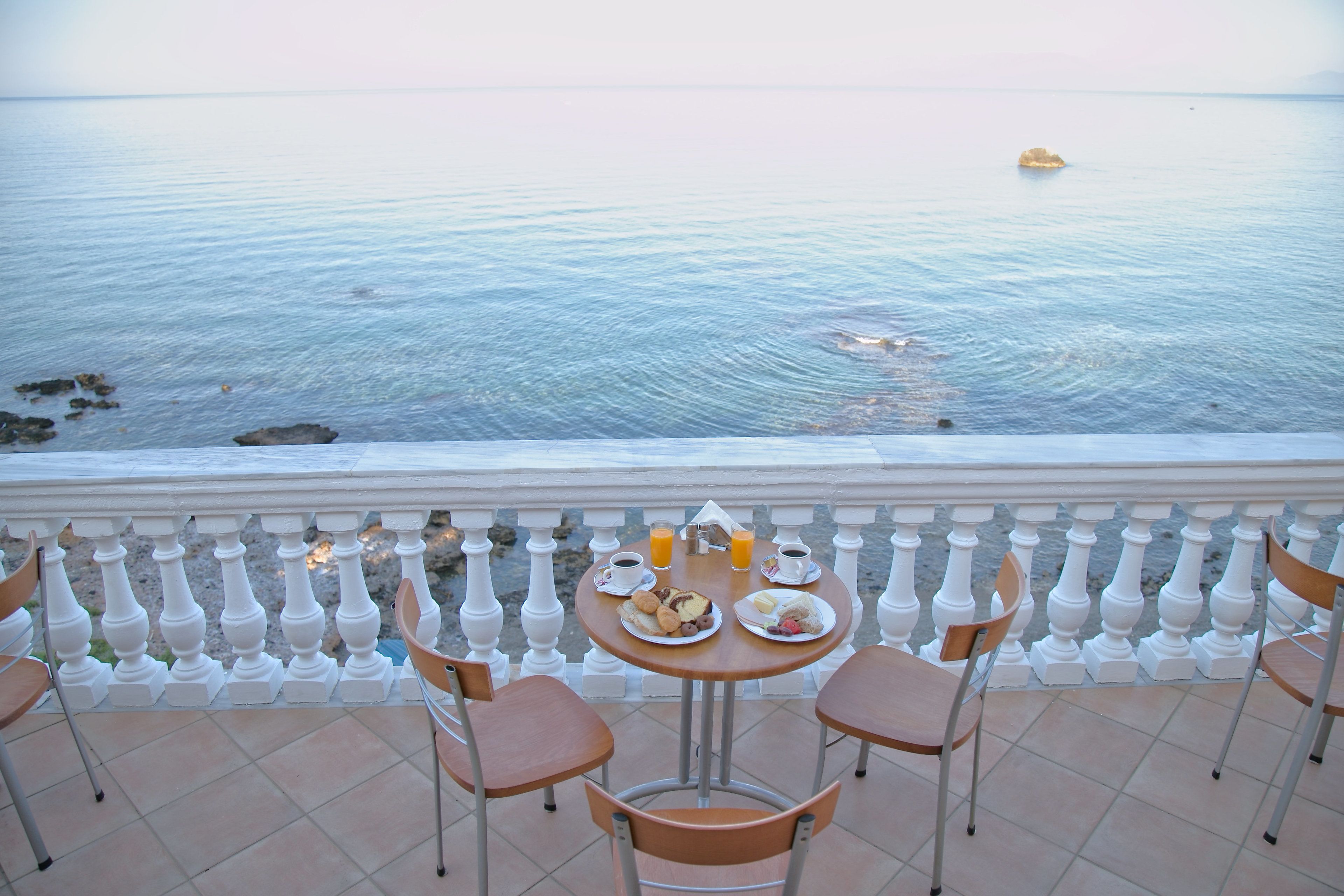 daily continental breakfast (eur 5 per person)