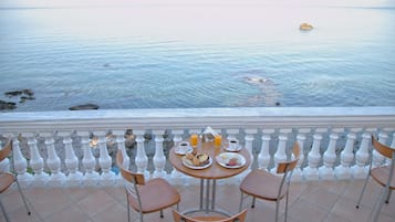 Daily continental breakfast for a fee