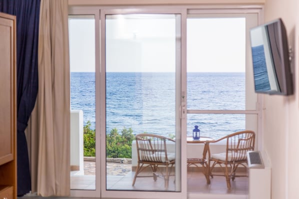 Double Twin, Sea View | Blackout drapes, soundproofing, iron/ironing board, free WiFi - Elea Mare Hotel (Monemvasia)