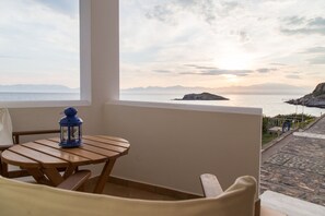 Family, Sea Front Apartment