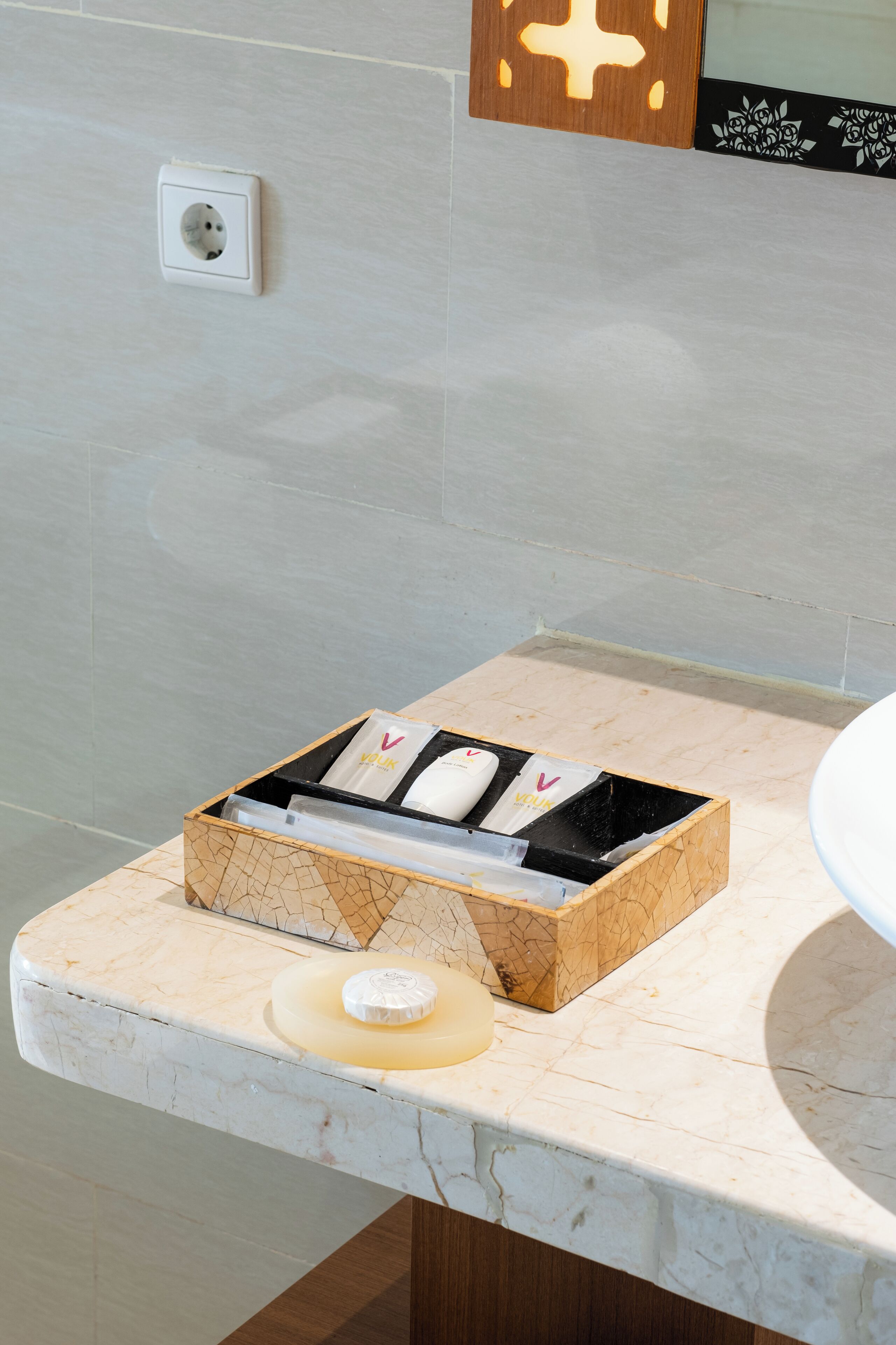 deluxe double or twin room, hill view | bathroom | free toiletries, hair dryer, bathrobes, slippers