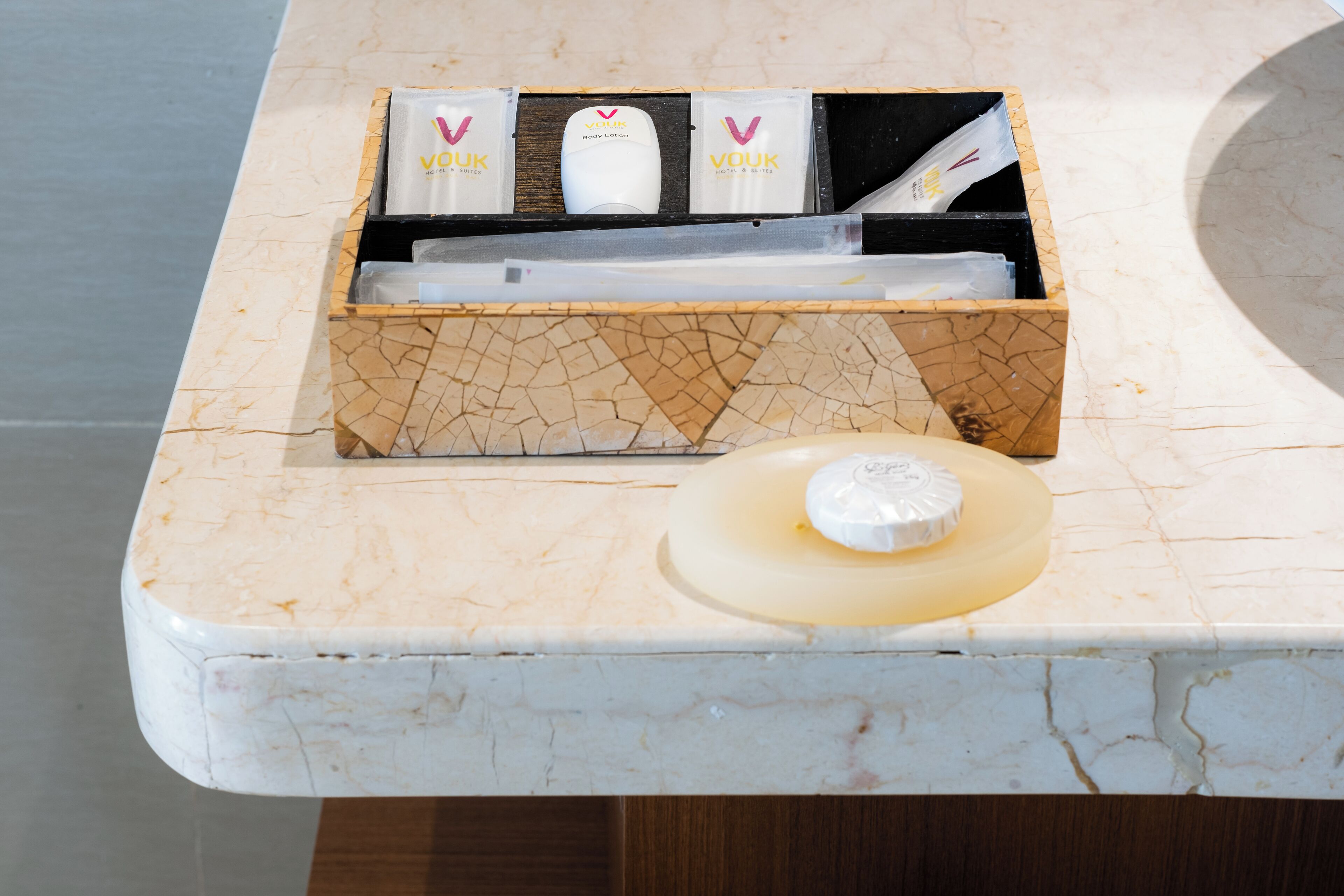 deluxe double or twin room, hill view | bathroom | free toiletries, hair dryer, bathrobes, slippers