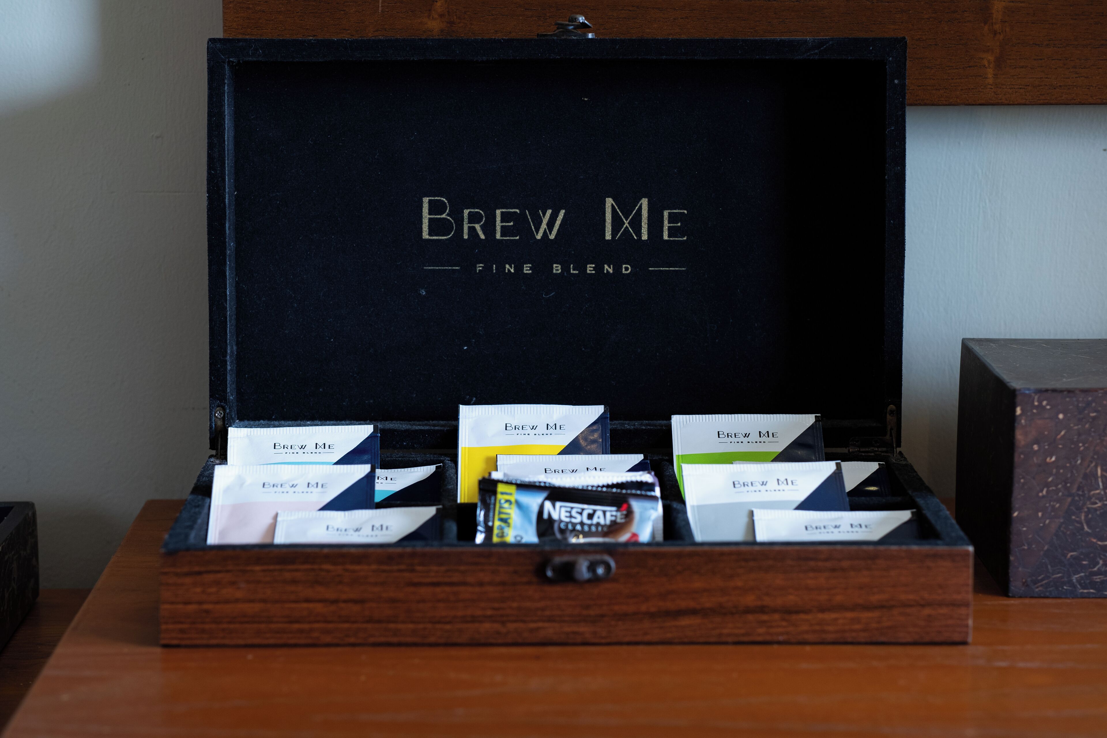 deluxe double or twin room, hill view | living area | 42-inch smart tv with digital channels, tv