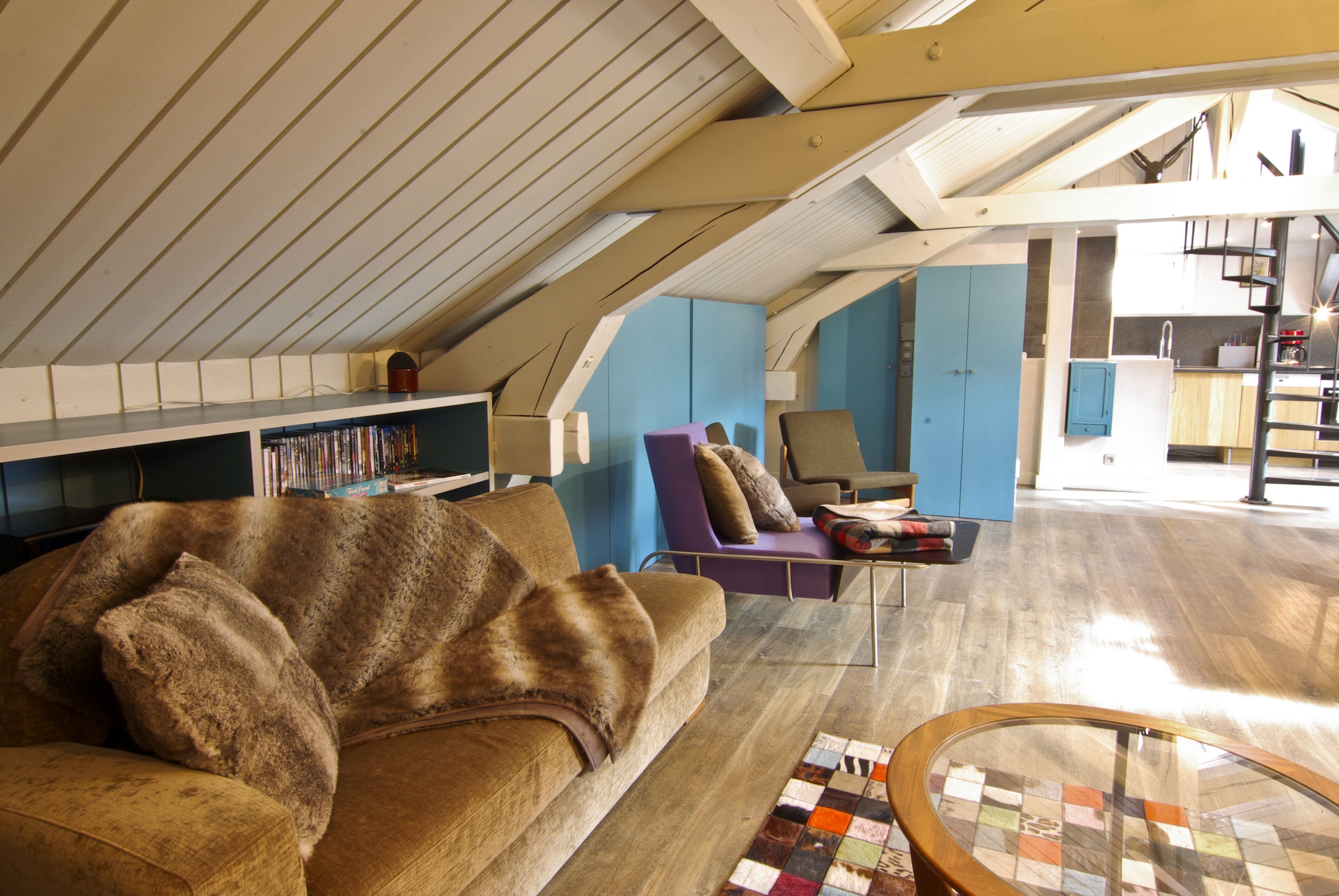 deluxe apartment, 4 bedrooms | living area | 32-inch flat-screen tv with satellite channels, tv