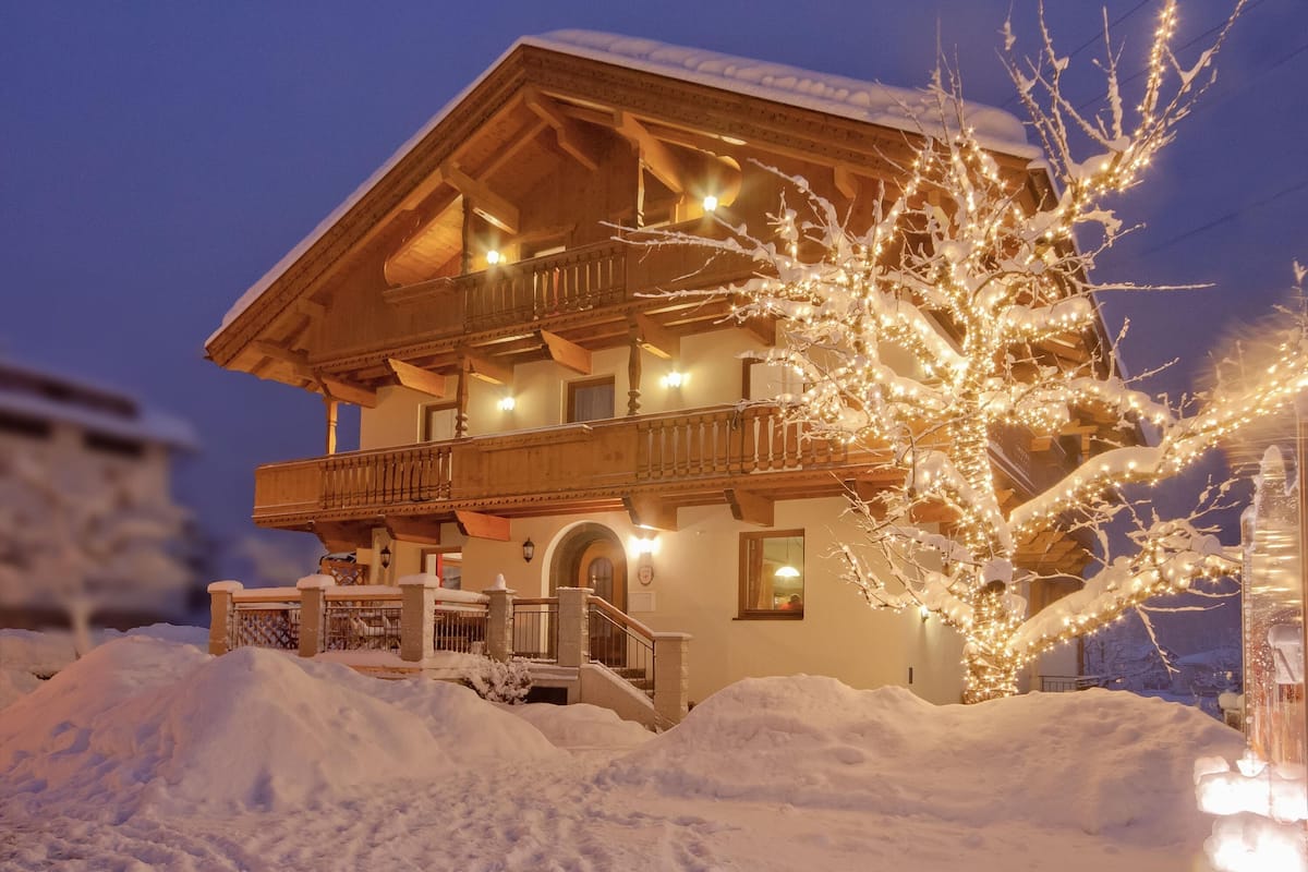 Chalet royal, plusieurs chambres, balcon (Sauna & Private Spa) | Literie de qualité, lit avec matelas Select Comfort, coffre-fort
