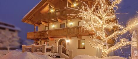 Chalet Royal, plusieurs chambres, balcon (Sauna & Private Spa) | Literie de qualité supérieure, matelas Select Comfort