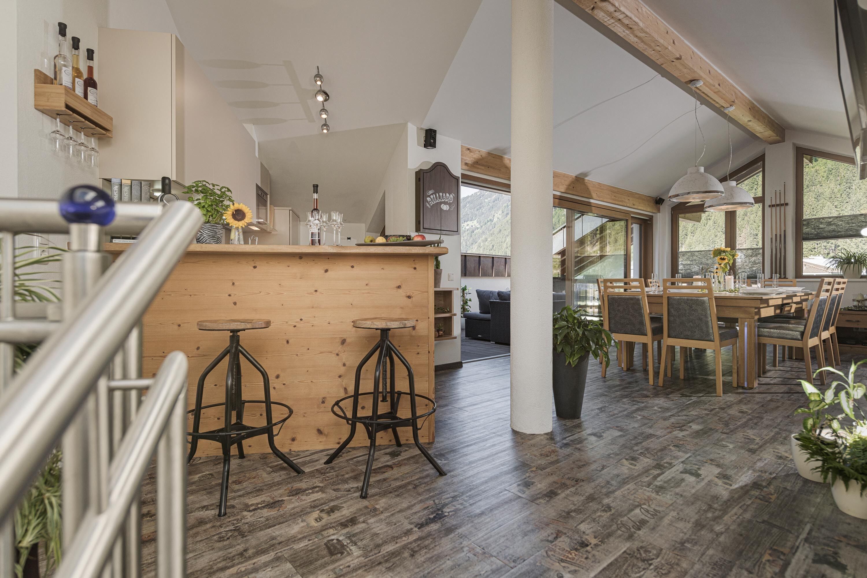 Executive-Penthouse, 4 Schlafzimmer, Sauna (Private Spa, rooftop Terrace) | Essbereich im Zimmer