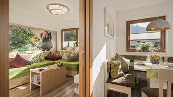 Comfort Apartment, 3 Bedrooms, Balcony, Mountain View | Living area