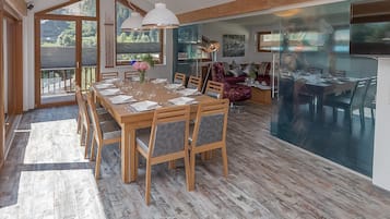 Executive-Penthouse, 4Â Schlafzimmer, Sauna (Private Spa, rooftop Terrace) | Essbereich im Zimmer