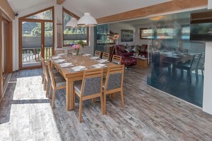 Executive-kattohuoneisto, 4 makuuhuonetta, sauna (Private Spa, rooftop Terrace) | Ruokailu omassa huoneessa