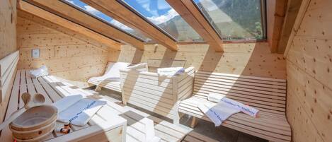 디럭스 펜트하우스, 침실 4개, 사우나, 산 전망 (Private Spa & rooftop Terrace) | 고급 침구, 셀렉트 컴포트 침대, 객실 내 금고, 방음 설비