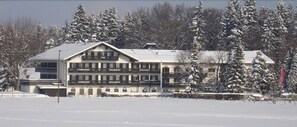 Front of property - Hotel Farbinger Hof (Bernau am Chiemsee)
