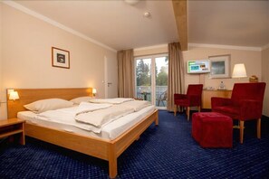 Standard Double Room | In-room safe, desk, free WiFi, bed sheets - Hotel Farbinger Hof (Bernau am Chiemsee)