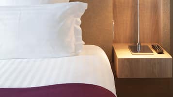 Minibar, caja de seguridad en la habitaciĂłn y muebles diferentes