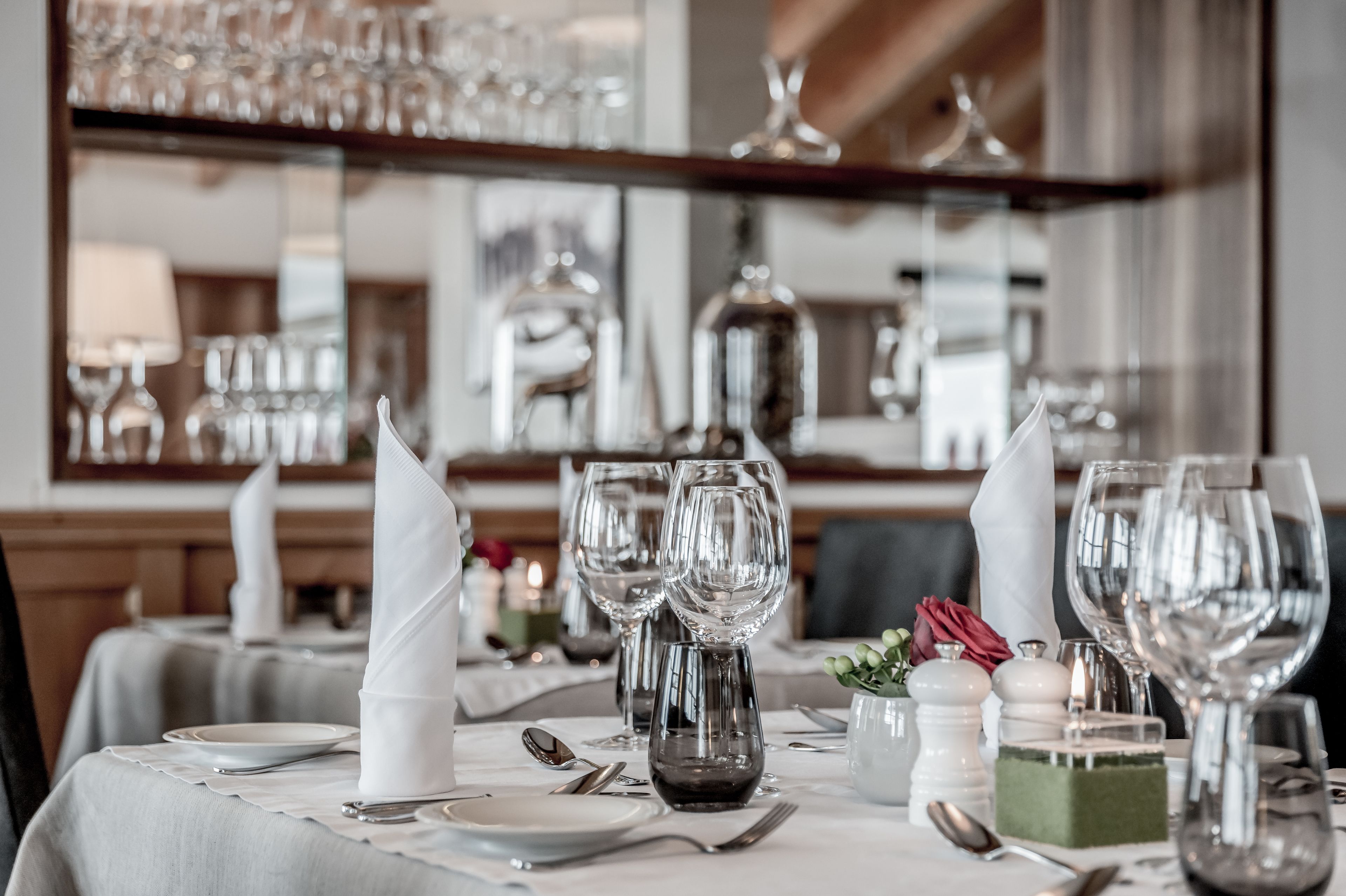 lunch and dinner served, international cuisine