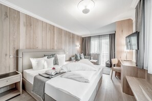 ห้องสแตนดาร์ดดับเบิล, ระเบียง (Alpine) | ตู้นิรภัยในห้องพัก, ห้องพักตกแต่งอย่างมีเอกลักษณ์, ตกแต่งพิเศษโดยเฉพาะ