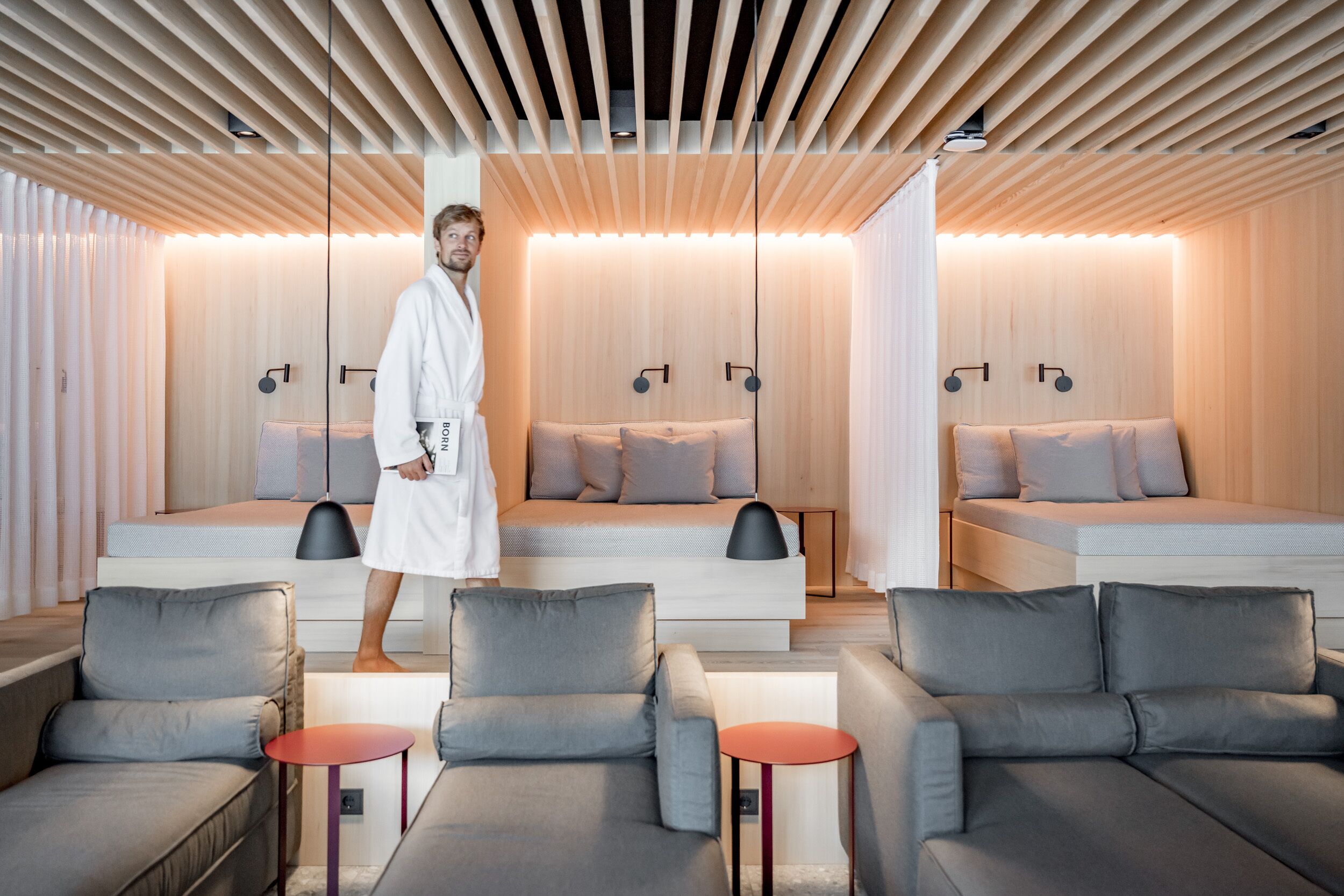 Een sauna, een stoombad, lichaamsbehandelingen, hotstone-massages