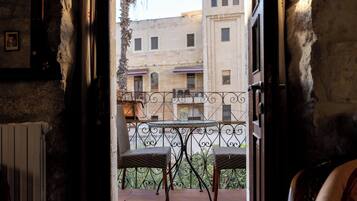 Happy Family Room | Balcony