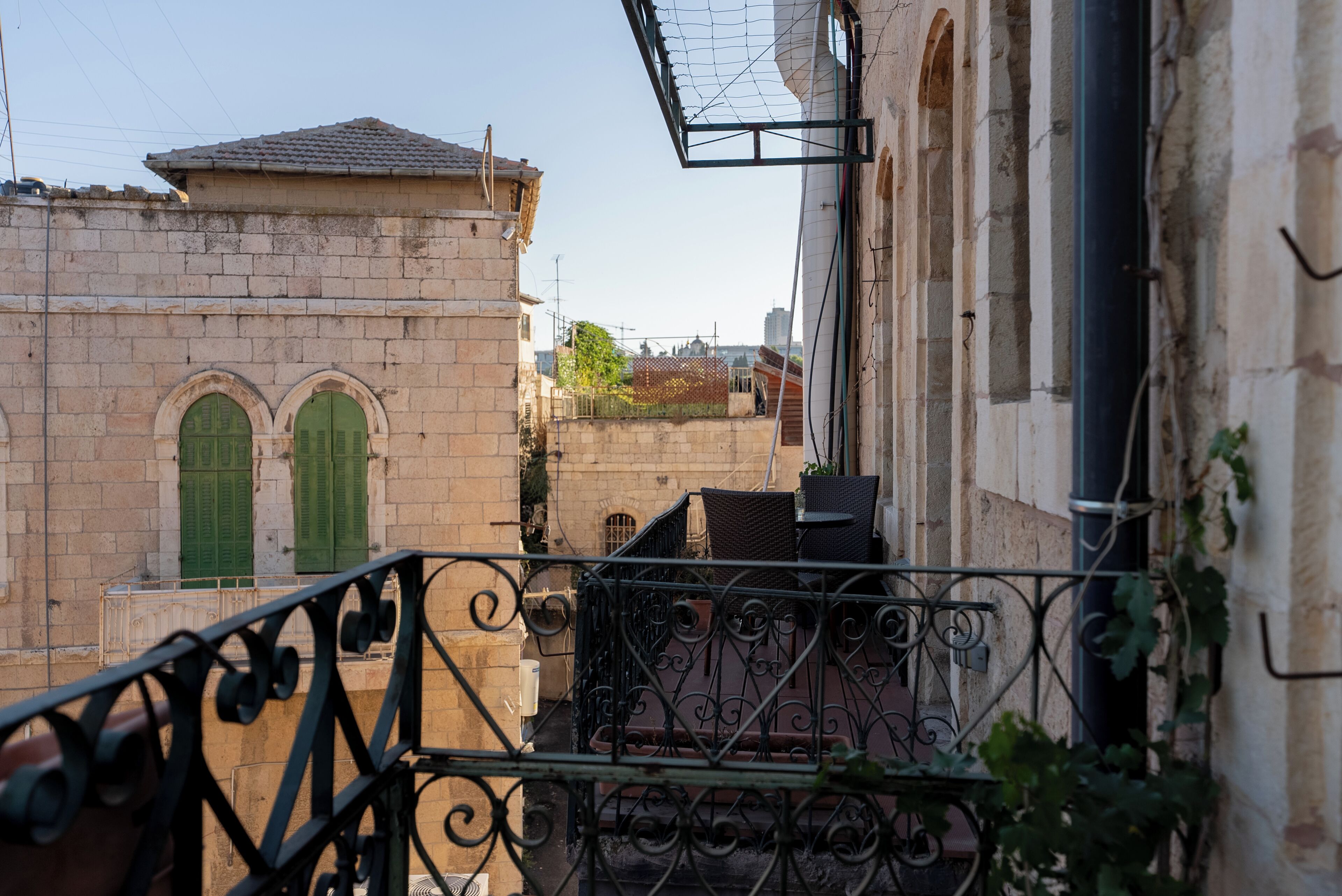 queens double room | balcony