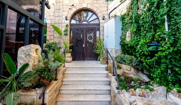 Entrée de l’hébergement