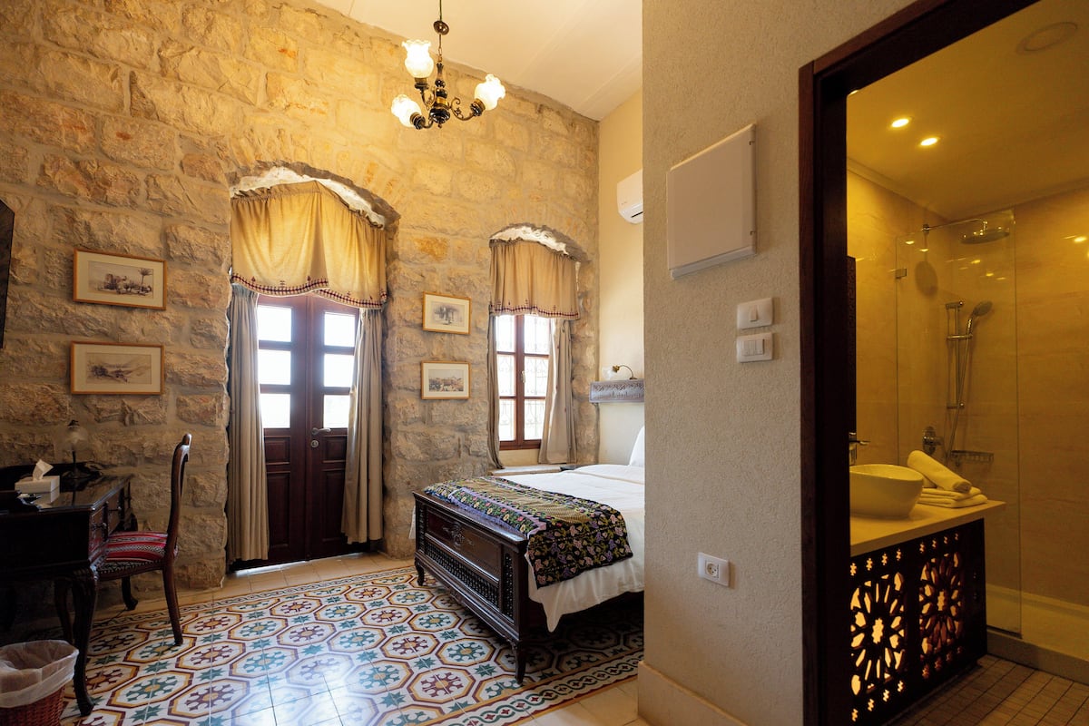 Queens Double Room | Egyptian cotton sheets, premium bedding, down comforters, in-room safe