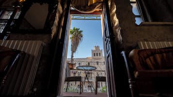 ํจ๋ฐ๋ฆฌ๋ฃธ, ๋ฐ์ฝ๋ | ๋ฐ์ฝ๋