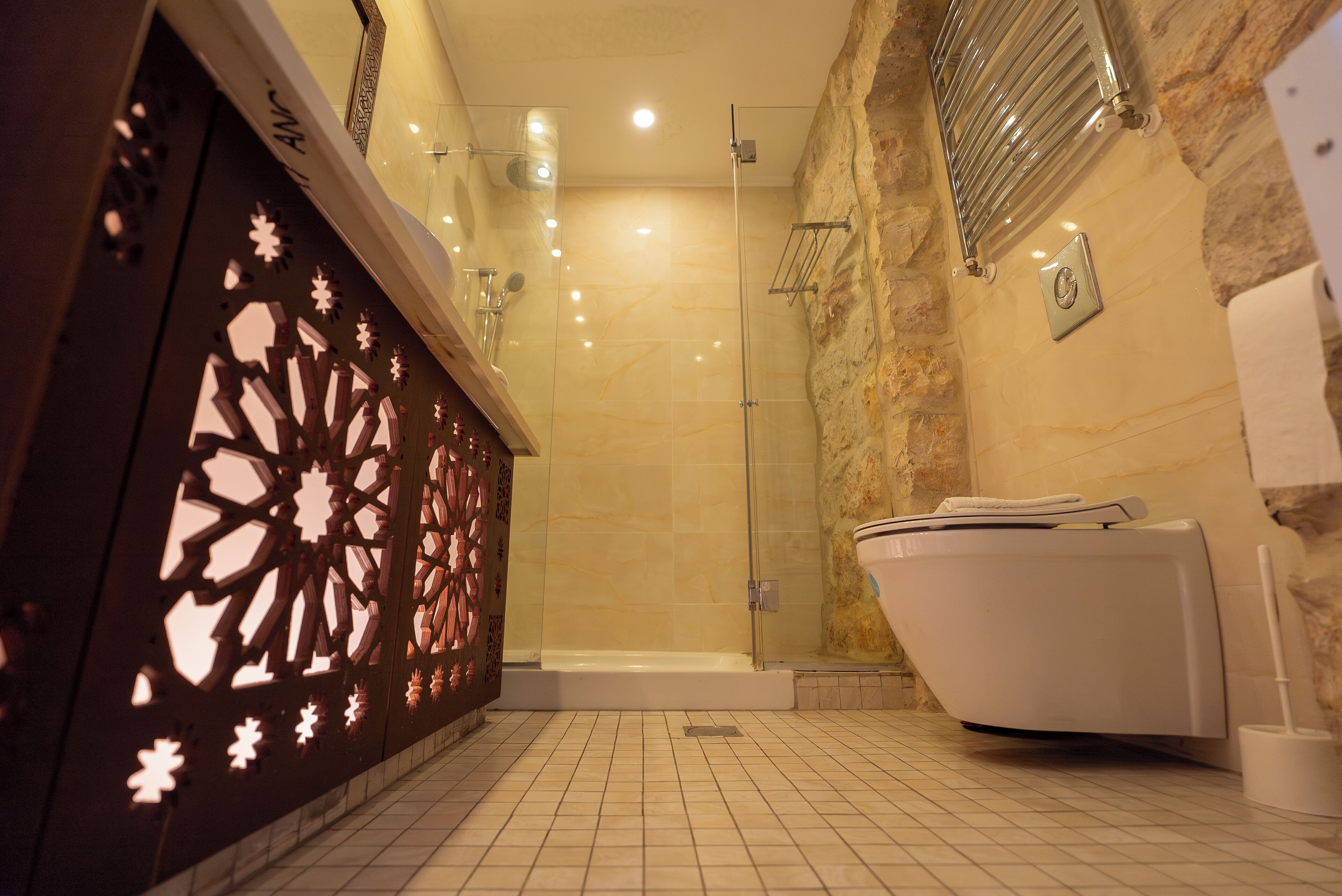 queens double room | bathroom | free toiletries, hair dryer, slippers, towels