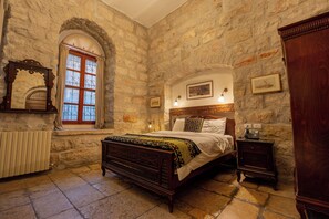Kings Double Room | Egyptian cotton sheets, premium bedding, down comforters, in-room safe - Jerusalem Hotel (Jerusalem)