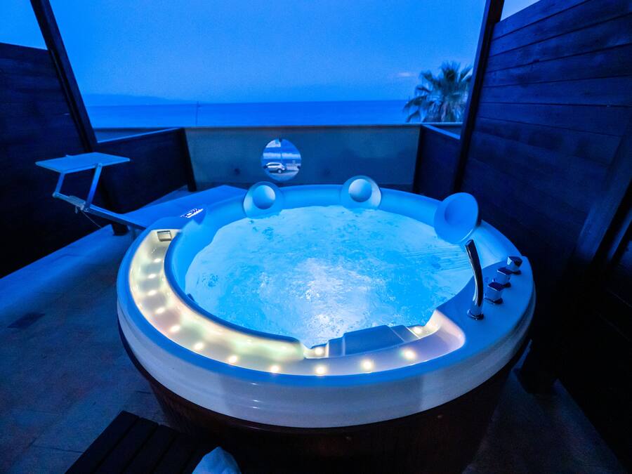Private spa tub