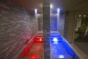 Sauna, hot tub, Turkish bath/hammam, body treatments, mud baths