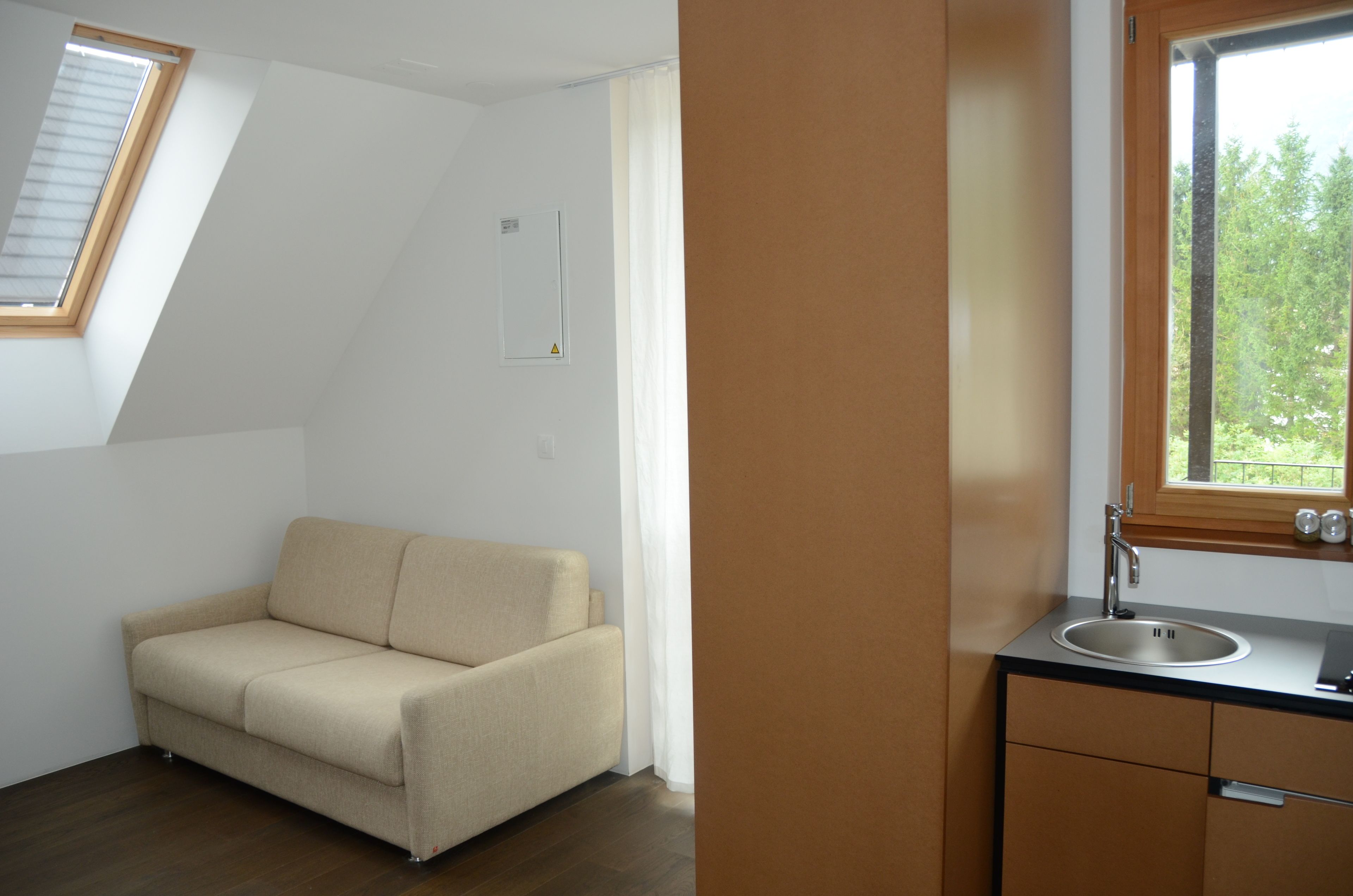 32-inch lcd tv with cable channels, tv, heated floors