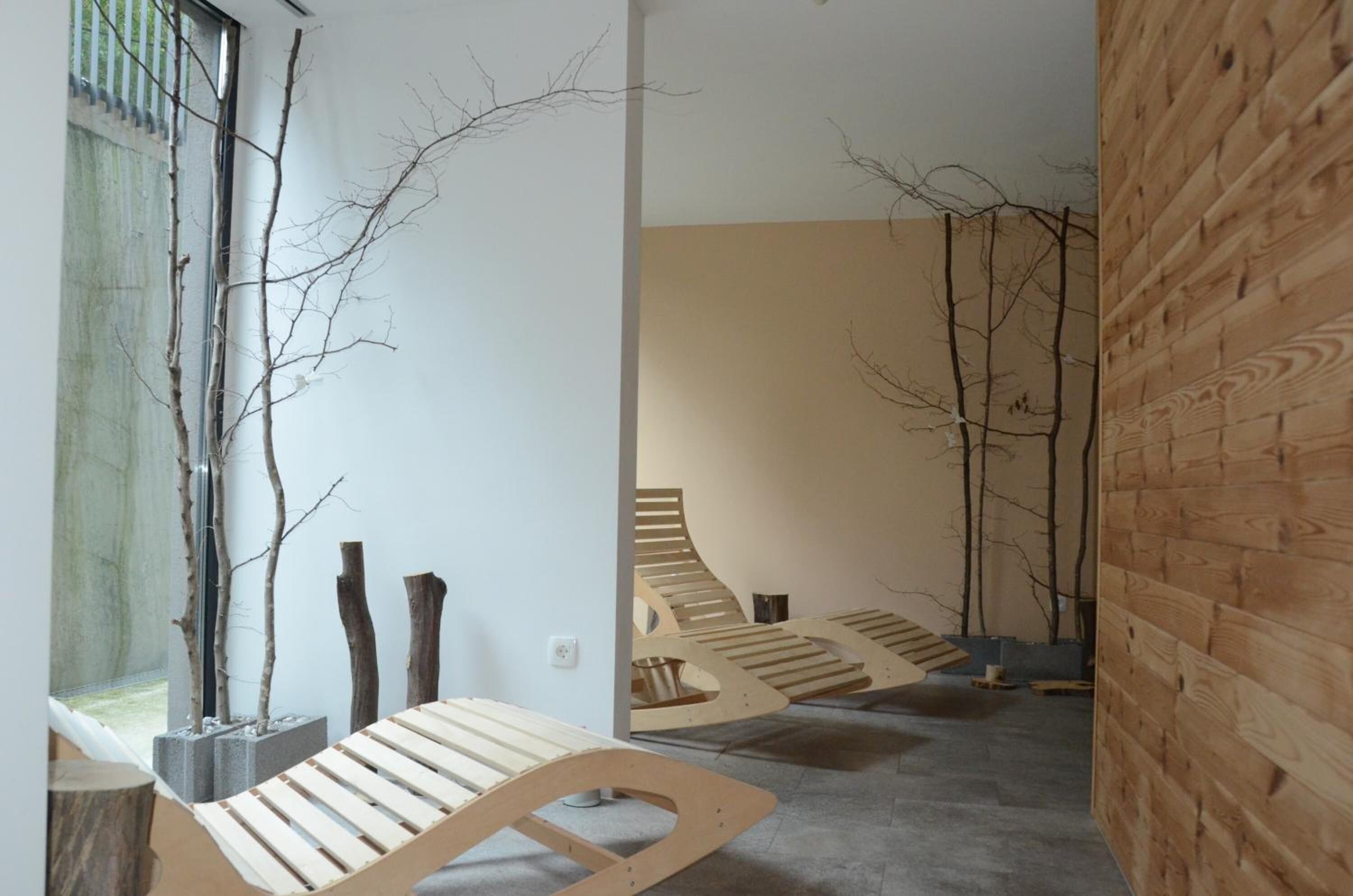 couples treatment room(s), manicures and pedicures