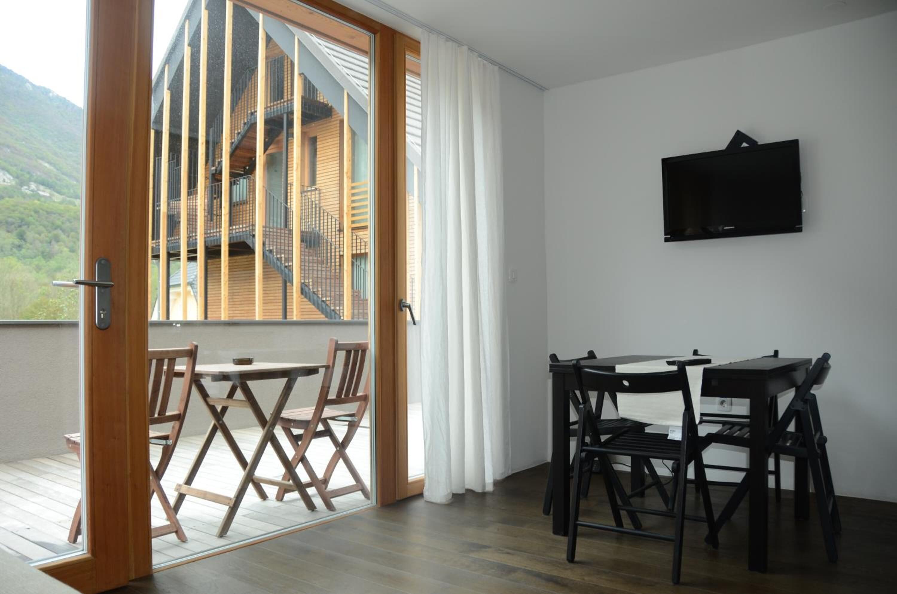 fridge, electric kettle