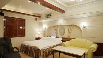 1 bedroom, premium bedding, minibar, individually decorated