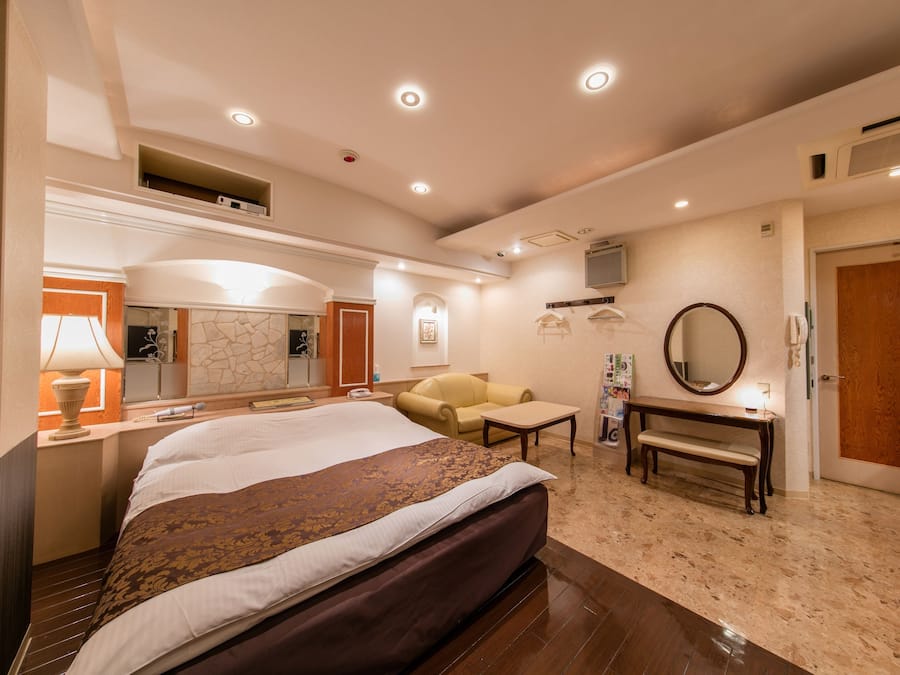 Seprai premium, minibar, dan didekorasi berbeda-beda