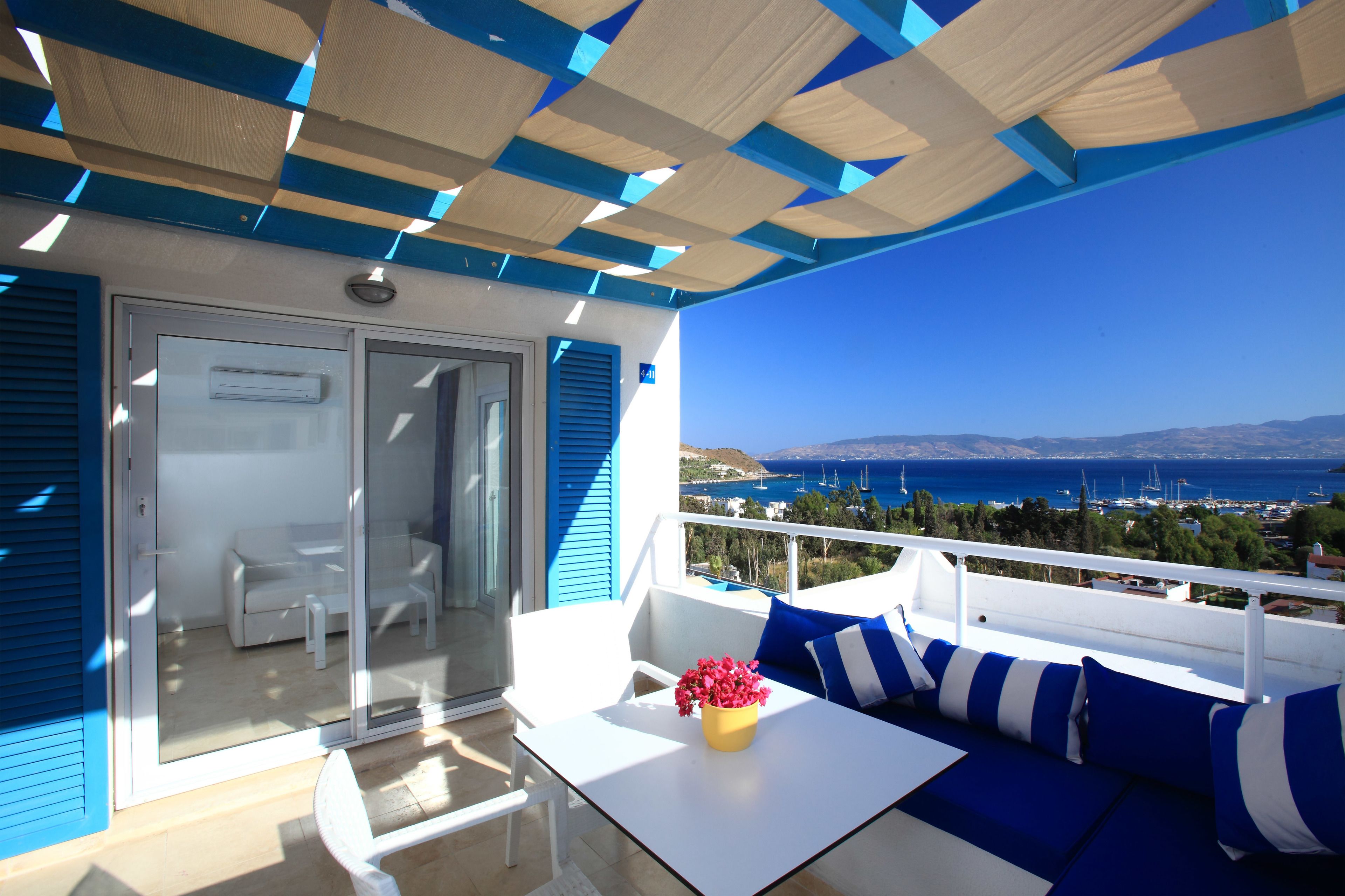 club room sea view | balcony