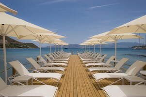Playa privada en los alrededores, sillas reclinables de playa